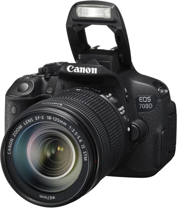 Canon EOS 700D mit Objektiv EF-S 18-135mm 3.5-5.6 IS STM