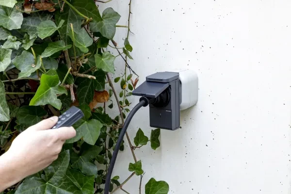 REV Funkschalt-Set 2+1 Outdoor mit Fernbedienung, 2300W, Typ F, Funksteckdose, 3er-Pack