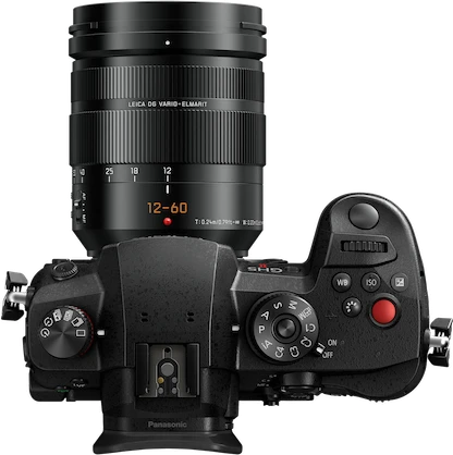Panasonic Lumix DC-GH5 II mit Objektiv Leica DG Vario Elmarit 12-60mm 2.8-4.0 ASPH