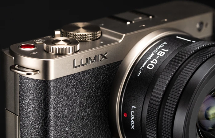 Panasonic Lumix DC-S9 Black Titanium Edition mit Objektiv Lumix S 18-40mm 4.5-6.3