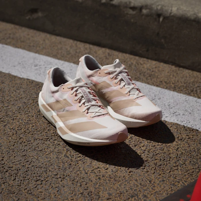 adidas Adizero Adios 9 chalk white/warm sandstone/impact orange (Damen)