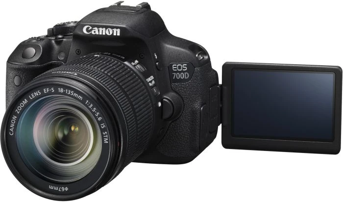 Canon EOS 700D mit Objektiv EF-S 18-135mm 3.5-5.6 IS STM