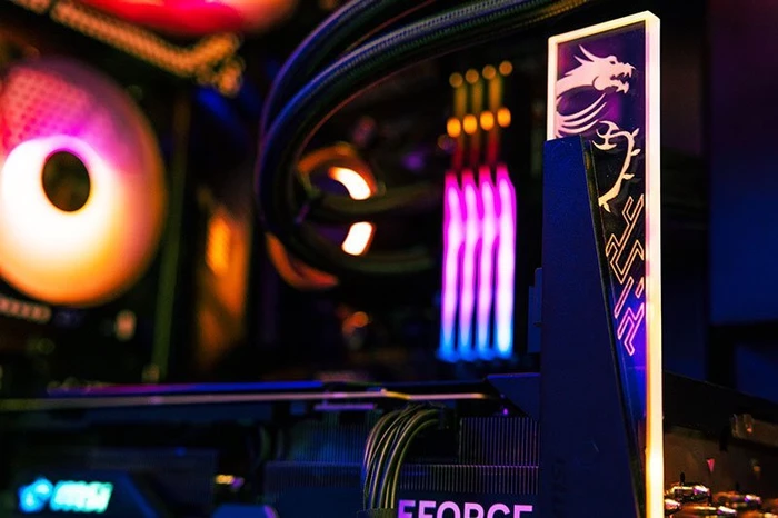 MSI MPG Gungnir 300R Airflow White, weiß, Glasfenster