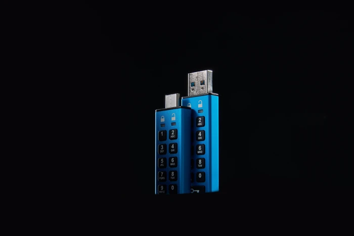 Kingston IronKey Keypad 200 512GB, USB-A, USB 3.2 Gen 1×1
