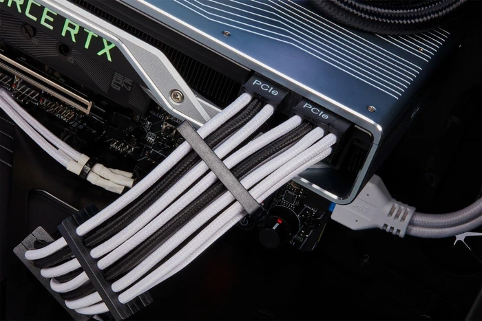 Corsair Premium Type 4 Cable Comb Kit Gen4 Kabelkamm Set, schwarz, 17er-Pack