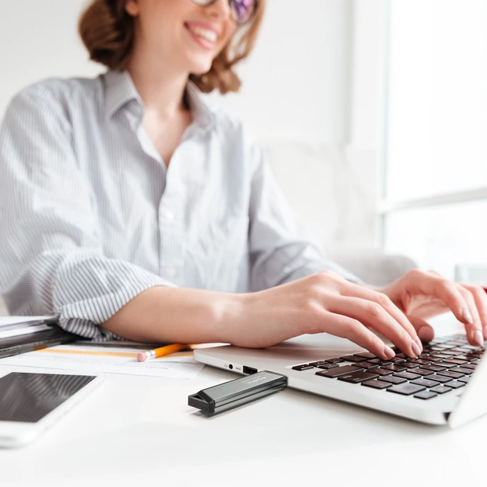 ADATA UE800 2TB silber, USB-C, USB 3.2 Gen 2×1
