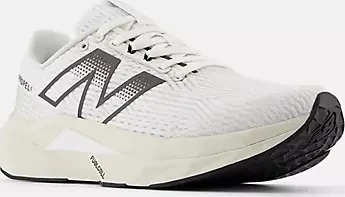 New Balance FuelCell Propel v5 white/linen/black cement (Damen)