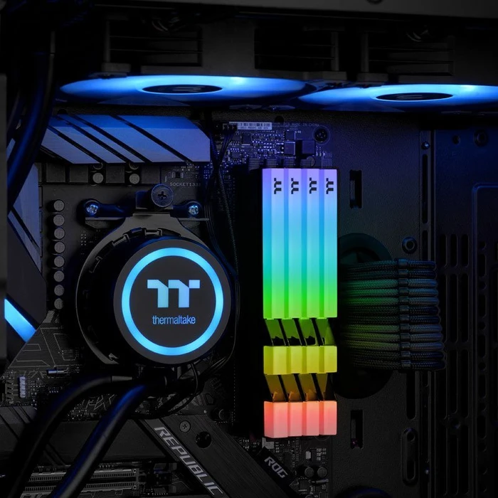 Thermaltake Toughram RGB Memory UDIMM 16GB Kit, DDR4-3200, CL16-18-18-38