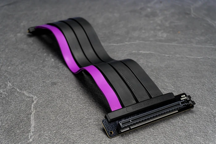 Cooler Master Riser Cable, gewinkelt, PCIe 4.0, 200mm, schwarz