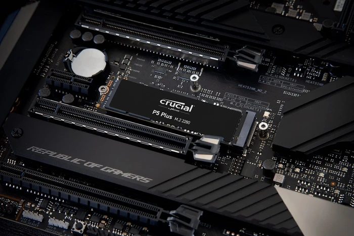 Crucial P5 Plus SSD 2TB, M.2 2280 / M-Key / PCIe 4.0 x4, Kühlkörper