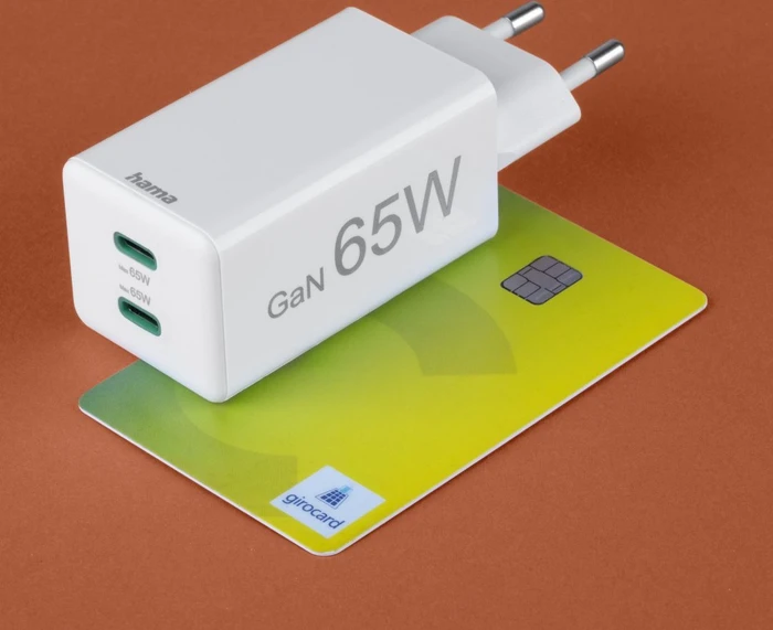 Hama Schnellladegerät GaN 2x USB-C Mini-Ladegerät PD 65W weiß