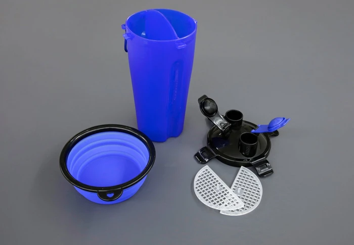 Kerbl Futter- und Wasserbehälter inkl. 250ml Reisenapf, 2x 350ml, blau/schwarz