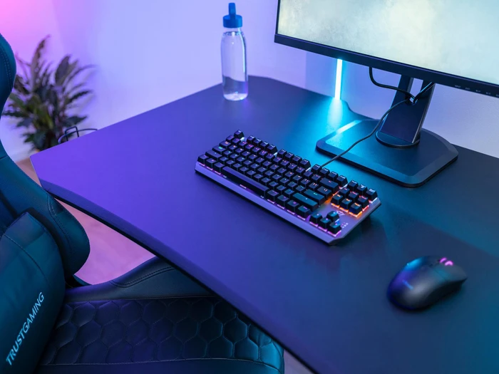 Trust Gaming GXT 834 Callaz TKL, LEDs RGB, Outemu Red, USB, DE