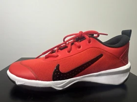 Nike Omni Multi-Court university red/white/black (Junior)