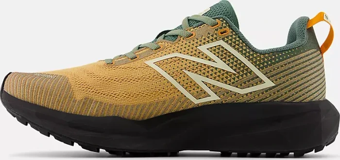 New Balance FuelCell Venym dried apricot/black cement/dark juniper (Herren)