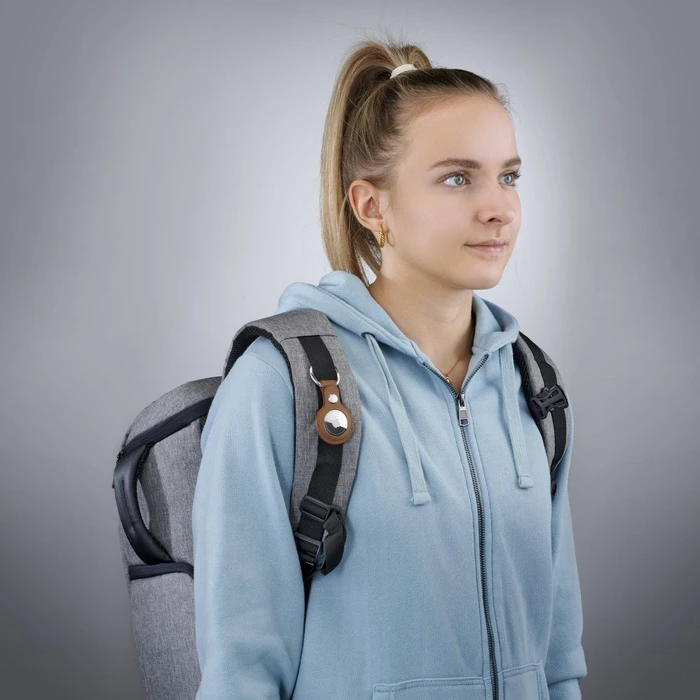 Hama Edge Protector Finest Sense für Apple AirTag braun