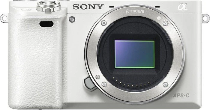 Sony Alpha 6000 weiß mit Objektiv E PZ 16-50mm 3.5-5.6 OSS