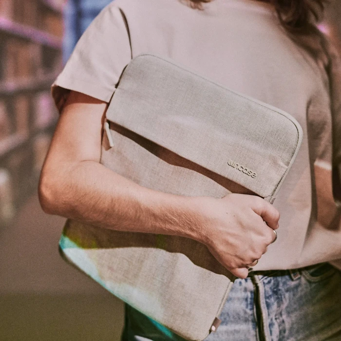 Incase Crosstown Sleeve 16" (MacBooks), grau