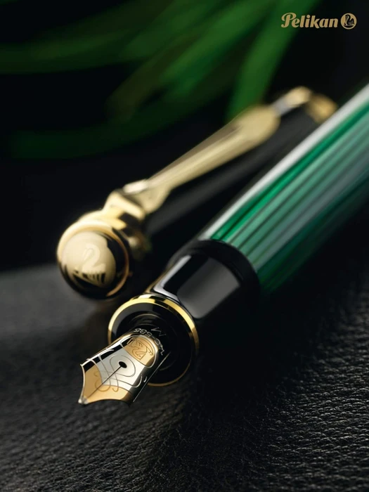 Pelikan Souverän M600 schwarz/grün, rechte Hand, mittel, Geschenkbox
