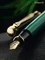 Pelikan Souverän M600 schwarz/grün, rechte Hand, mittel, Geschenkbox Vorschaubild