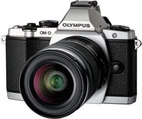 Olympus OM-D E-M5 silber mit Objektiv M.Zuiko digital ED 12-50mm 3.5-6.3 EZ