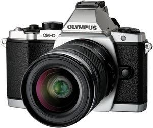 Olympus OM-D E-M5 silber mit Objektiv M.Zuiko digital ED 12-50mm 3.5-6.3 EZ