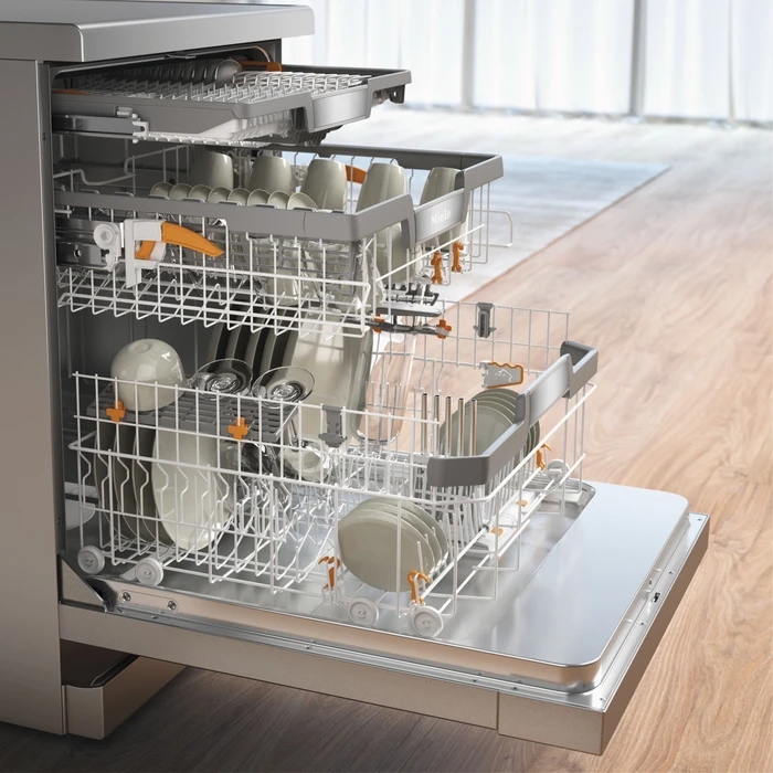 Miele G 7233 SC Front E CleanSteel