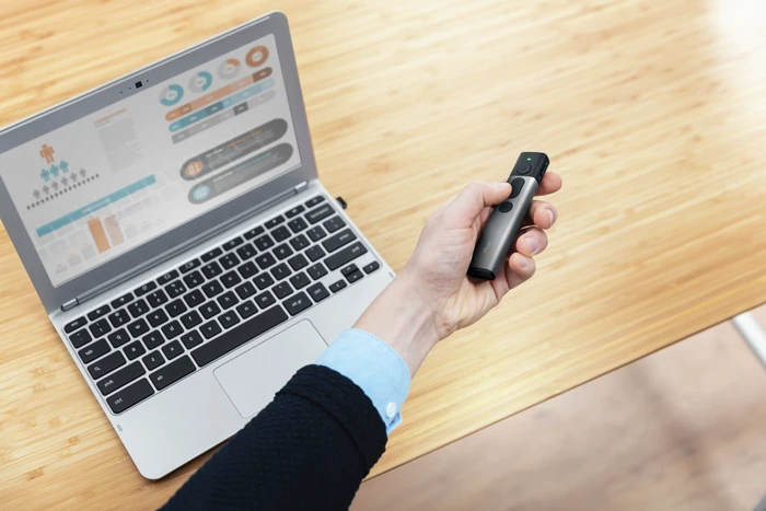 Trust Kazun Aluminium Wireless Presenter schwarz/grau, USB-A