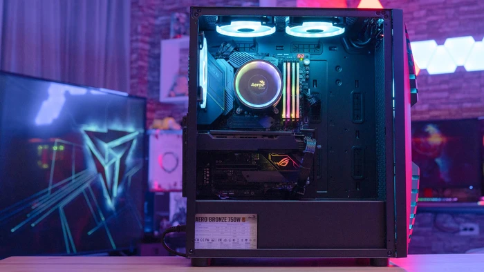 AeroCool Cronus, Glasfenster
