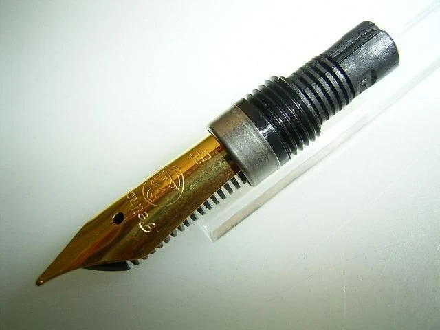 Pelikan Classic FH M200 B, Ersatzfeder