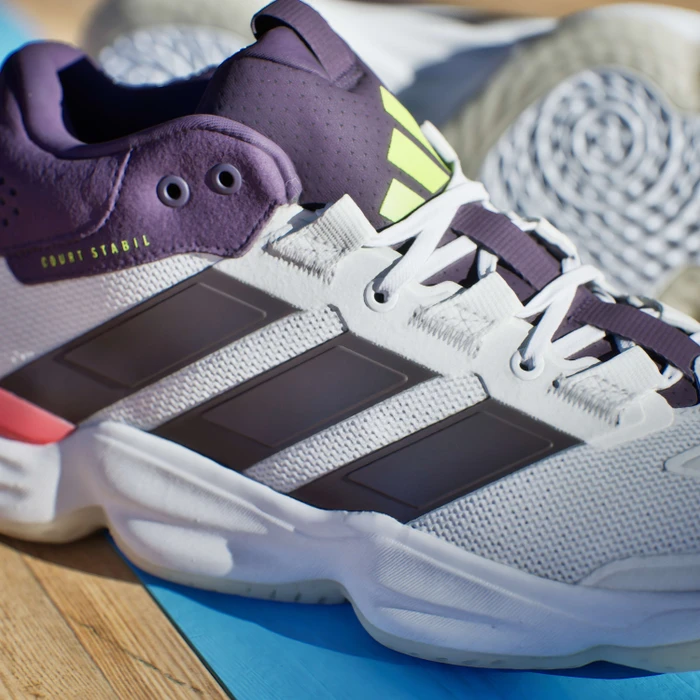 adidas Court Stabil cloud white/aurora met/aurora plum (Herren)