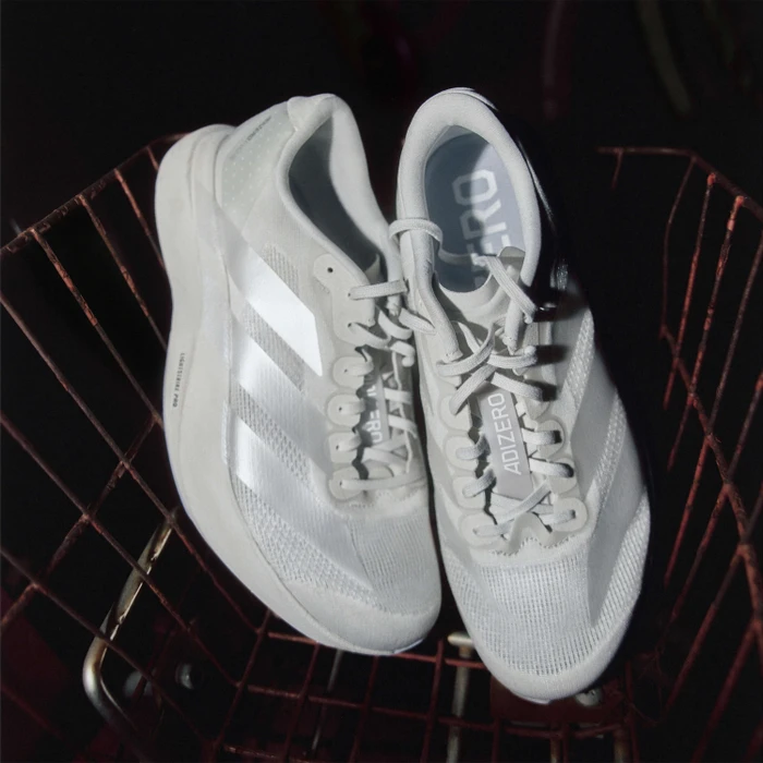 adidas Adizero Evo SL wonder white/cyber metallic/warm vanilla (Damen)