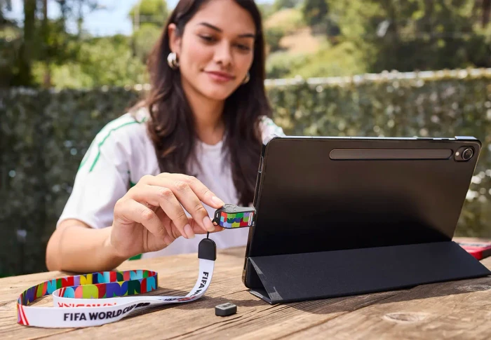 SanDisk FIFA World Cup 2026 (Global Edition) 64GB schwarz/Motiv, USB-C, USB 3.2 Gen 1×1