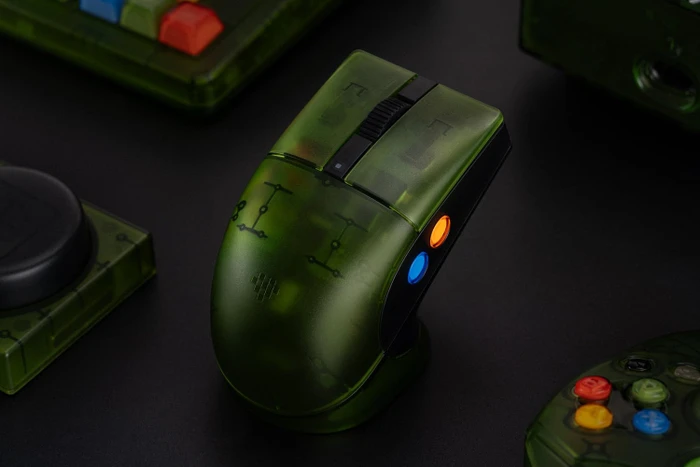 8BitDo Retro R8 Mouse mit Ladestation, Xbox Edition, grün/schwarz, USB/Bluetooth