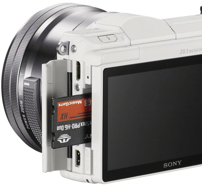 Sony Alpha 5000 weiß mit Objektiv E PZ 16-50mm 3.5-5.6 OSS