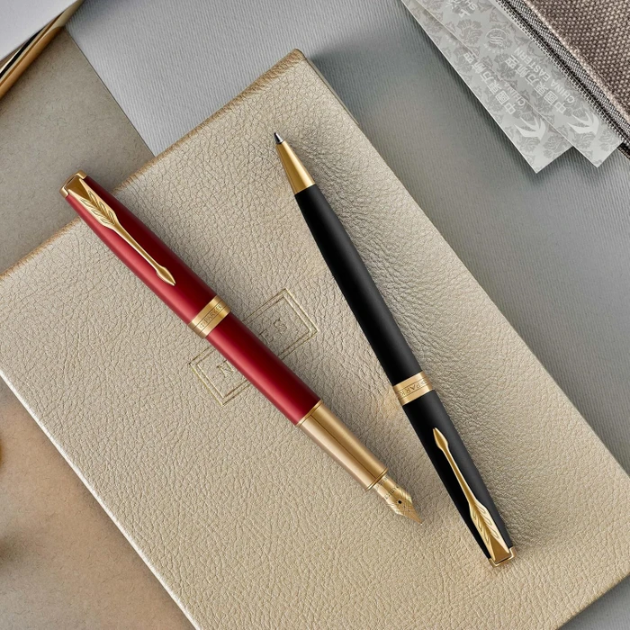 Parker Sonnet Intense Red Lacquer GT Kugelschreiber rot/gold trim, Geschenkbox