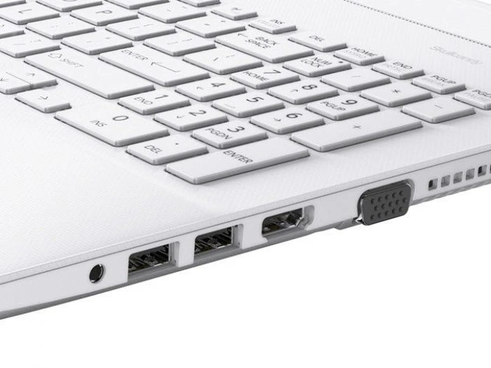 Toshiba Satellite L50-B-2EC, weiß, Core i3-4005U, 8GB RAM, 1TB HDD, UK