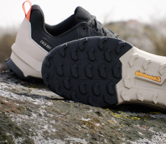adidas Terrex AX4 Beta Cold.RDY core black/carbon/semi impact orange (Herren)