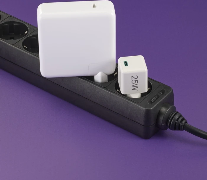 Hama Schnellladegerät USB-C Super-Mini-Charger PD 25W weiß