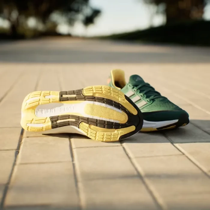 adidas Ultraboost Light collegiate green/iron metallic/spark (Damen)