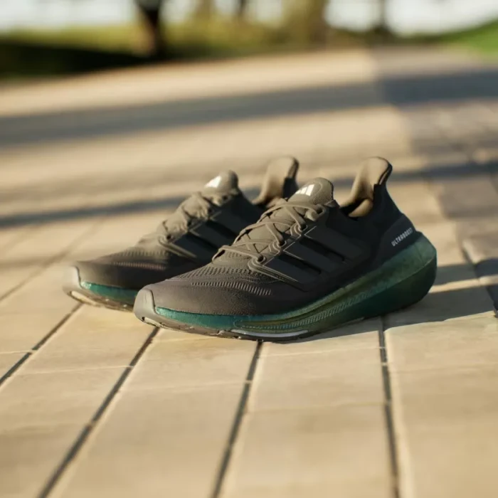 adidas Ultraboost Light core black/carbon/cloud white