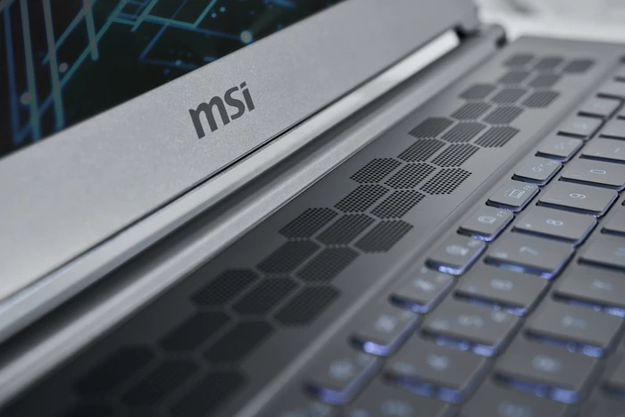 MSI Stealth 15M A11SDK-085, Carbon Gray, Core i7-1185G7, 16GB RAM, 512GB SSD, GeForce GTX 1660 Ti Max-Q, DE