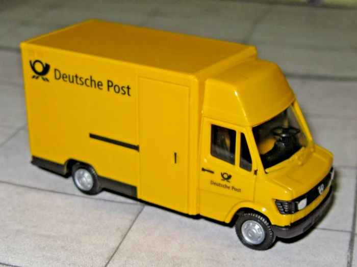 Herpa Mercedes-Benz 207D Kögel Deutsche Post