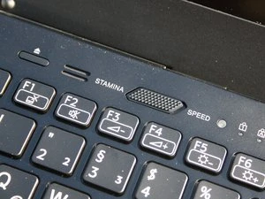 Sony Vaio VPC-SE1E1E/S, silber, Core i5-2430M, 4GB RAM, 500GB HDD, Radeon HD 6630M, DE