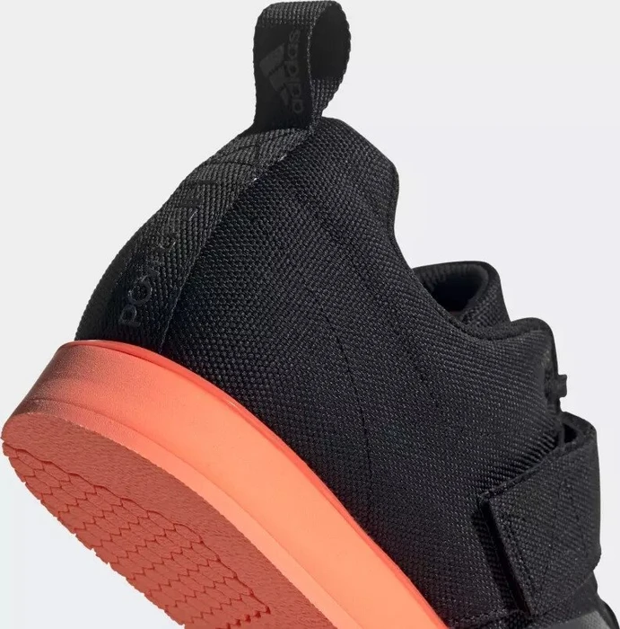 adidas Powerlift 4 core black/night metallic/signal coral (Herren)