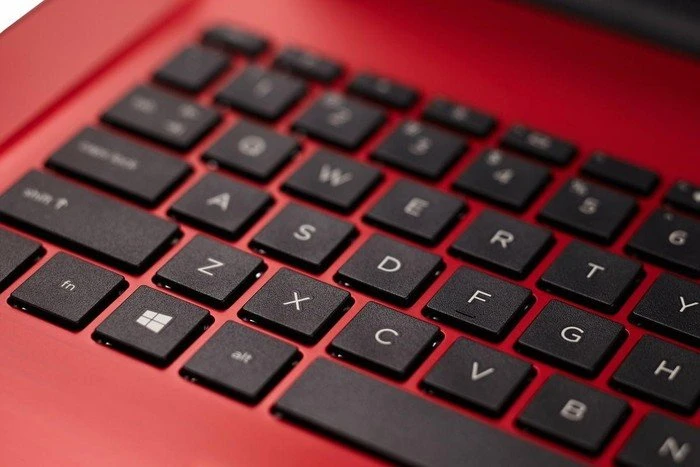 HP Pavilion 17-x026ng, Cardinal Red, Core i7-6500U, 8GB RAM, 1TB HDD, Radeon R7 M440, DE