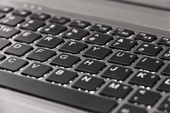 Schenker XMG P303-1OT, Core i7-4700MQ, 4GB RAM, 1TB HDD, GeForce GTX 765M, DE