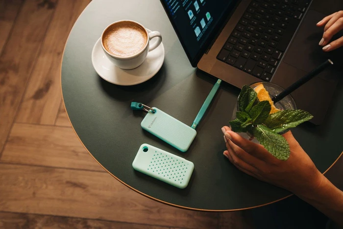 Verbatim Pocket SSD Summer Edition, blau/schwarz, 2TB, USB-C 3.1