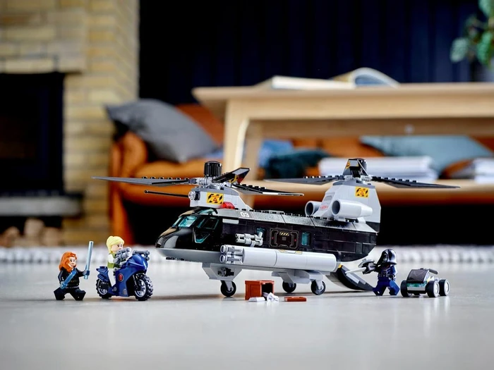 LEGO Marvel Super Heroes Spielset - Black Widows Hubschrauber-Verfolgungsjagd