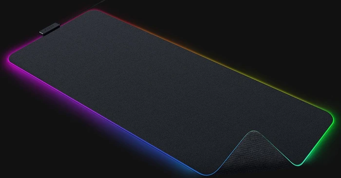Razer Strider Chroma RGB Hybrid-Gaming-Mauspad, XXL - 900x370mm, schwarz